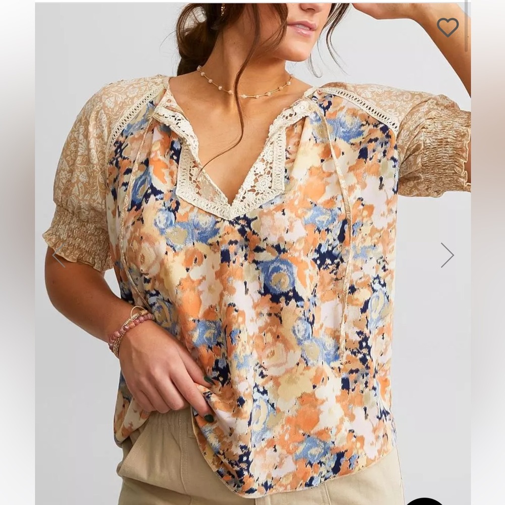 Gimmicks by BKE.  Women’s floral top. Size XL.